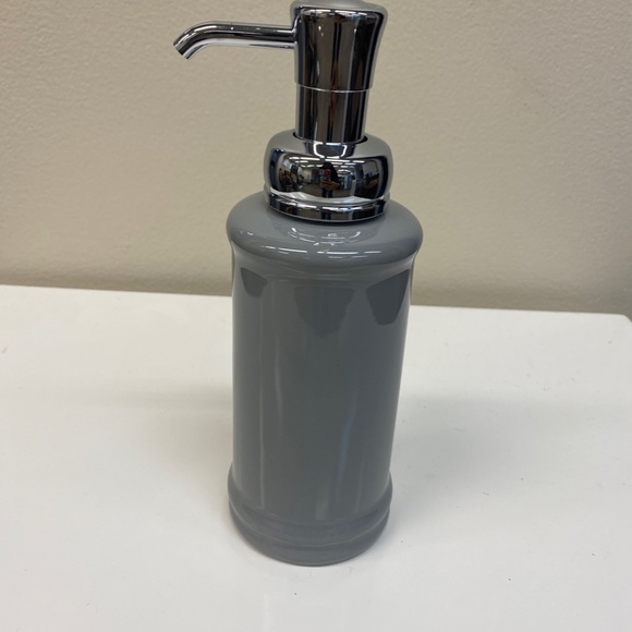 InterDesign Hamilton Glass Soap & Lotion Dispenser Pump for Kitchen or Bathroom - Picture 2 of 3